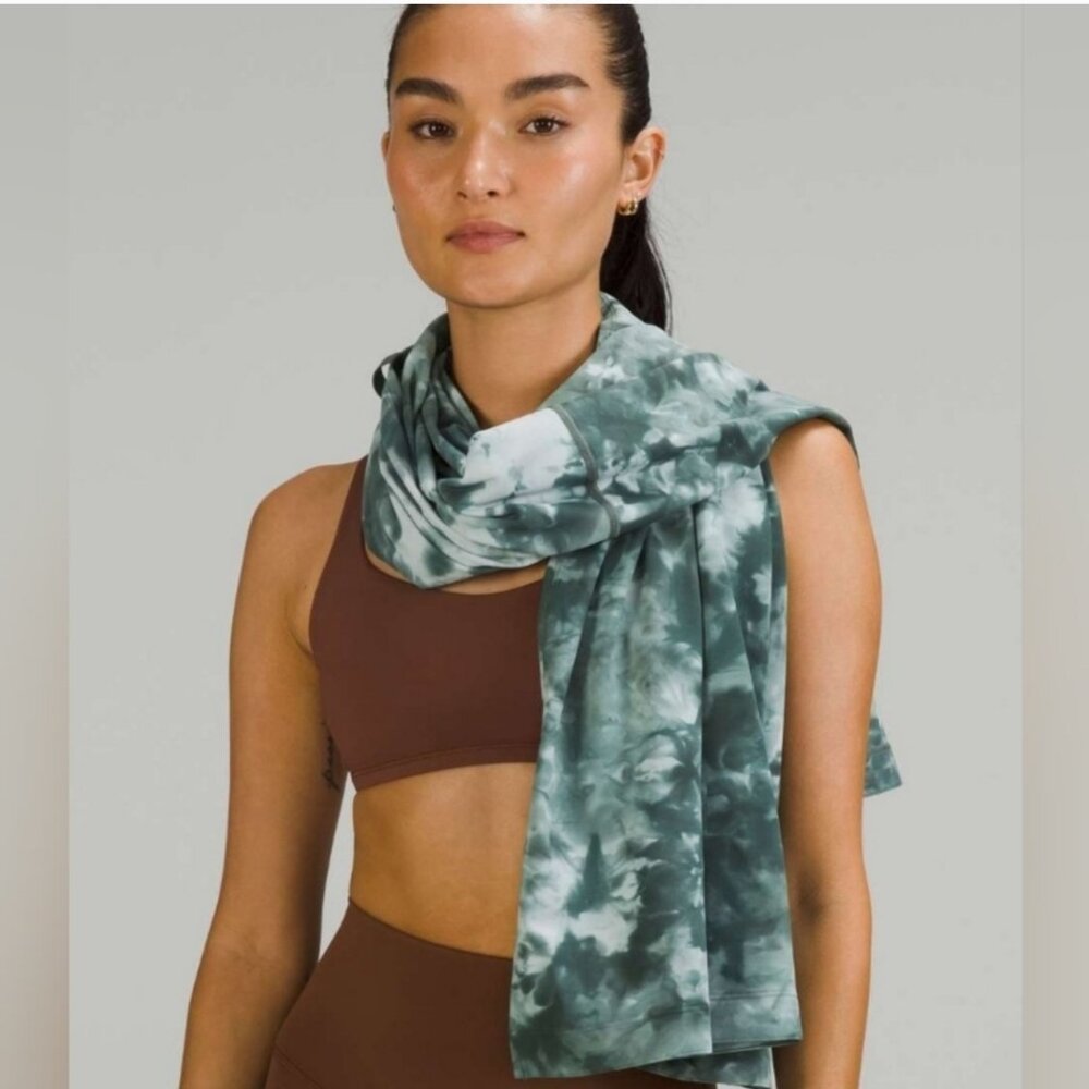 LIKE NEW Lululemon Nulu Customizable Snap Scarf (read description)